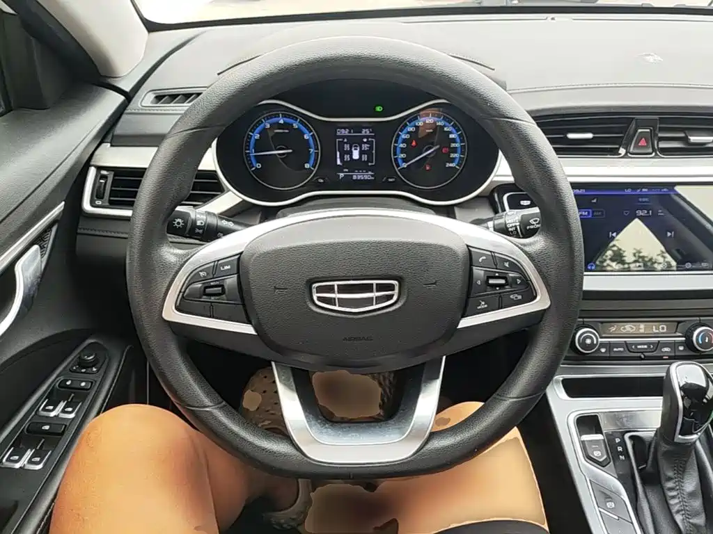 Фото 7 - Geely Emgrand