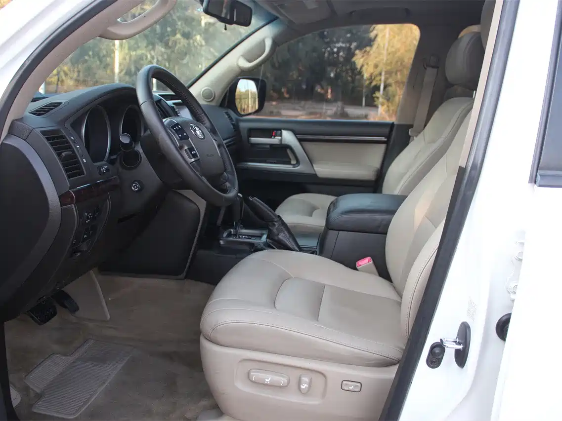 Toyota Land Cruiser 2010 Model 4.7L Automatic VX фото 4