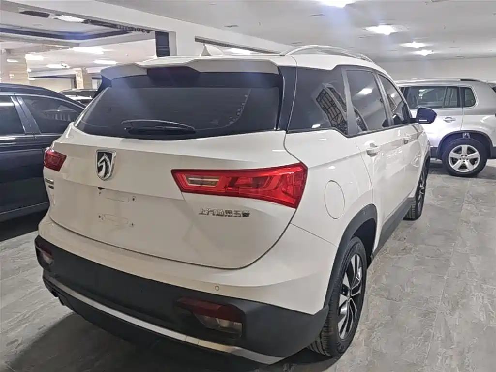 Baojun 530 2019 2020 1.5T CVT Premium Connect 7-seater