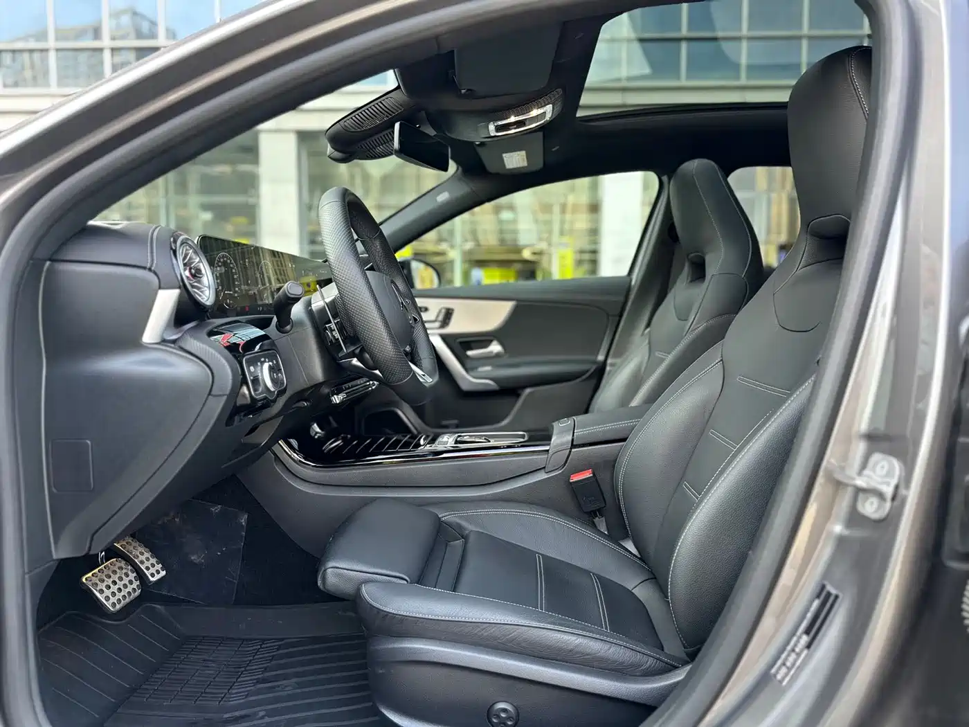 Mercedes-Benz A-Class AMG (Import) 2025 AMG A 35 4MATIC фото 9