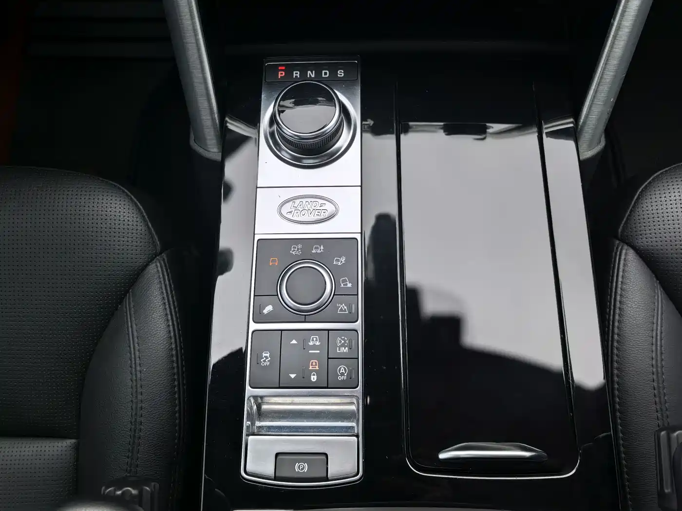 Land Rover Discovery 2017 3.0 SC V6 HSE фото 12