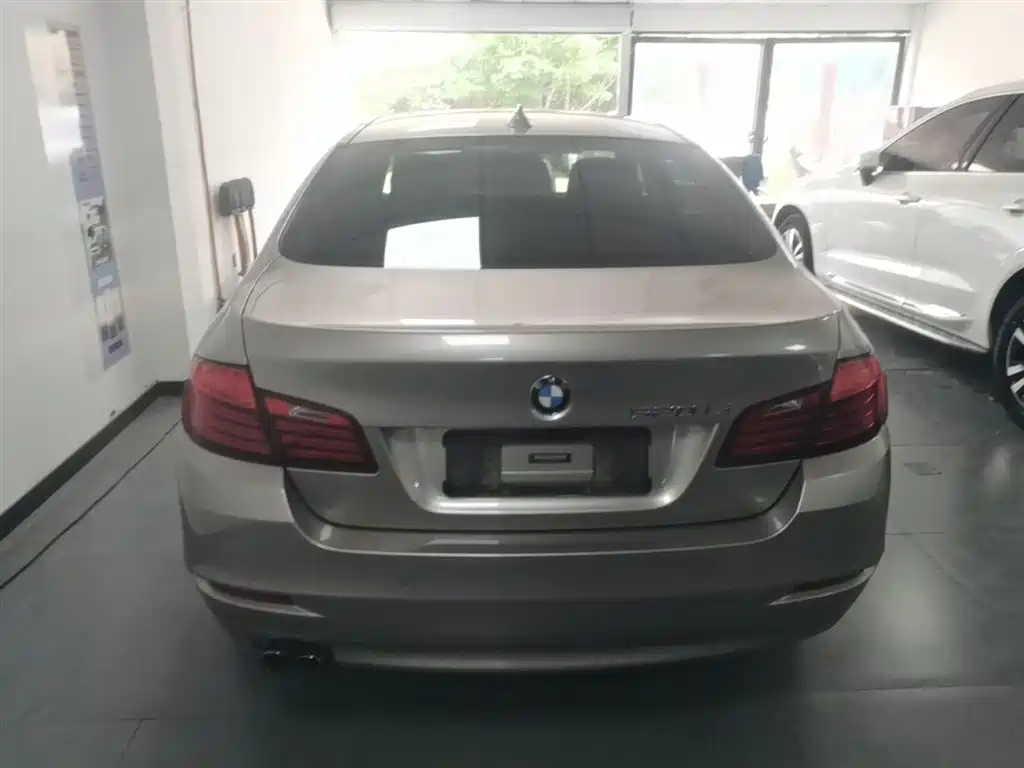 BMW 5 Series 2017 520Li Classic Edition фото 6