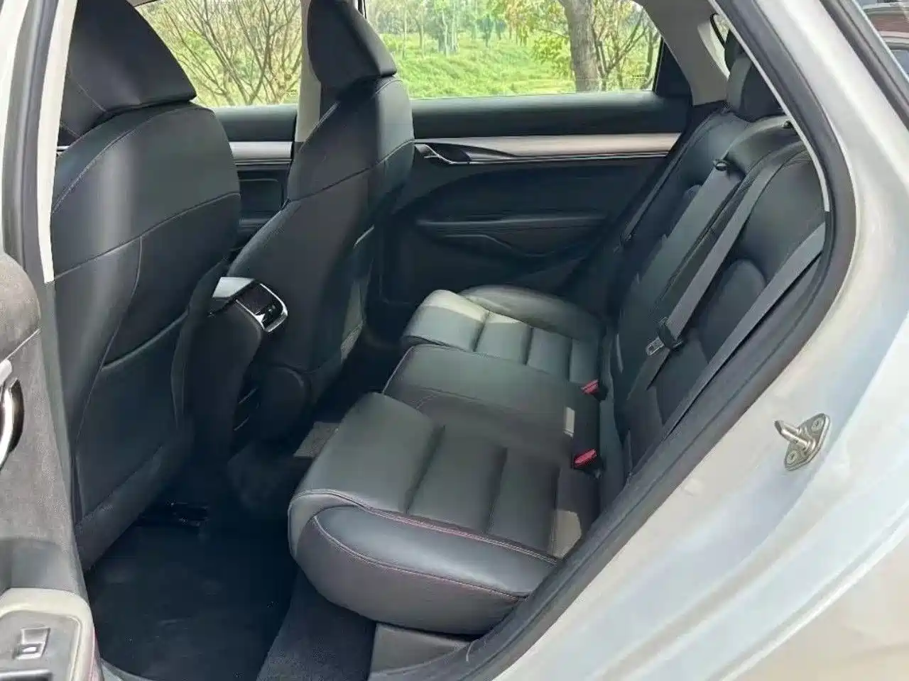 Фото 7 - Geely Binrui