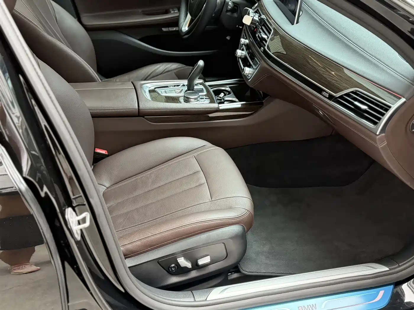 BMW 7 Series 2016 730Li Luxury фото 8