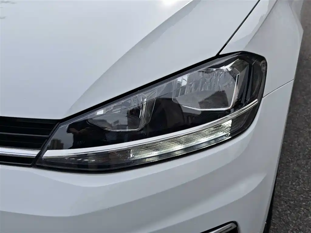 Volkswagen Golf 2020 200TSI DSG Comfort фото 11
