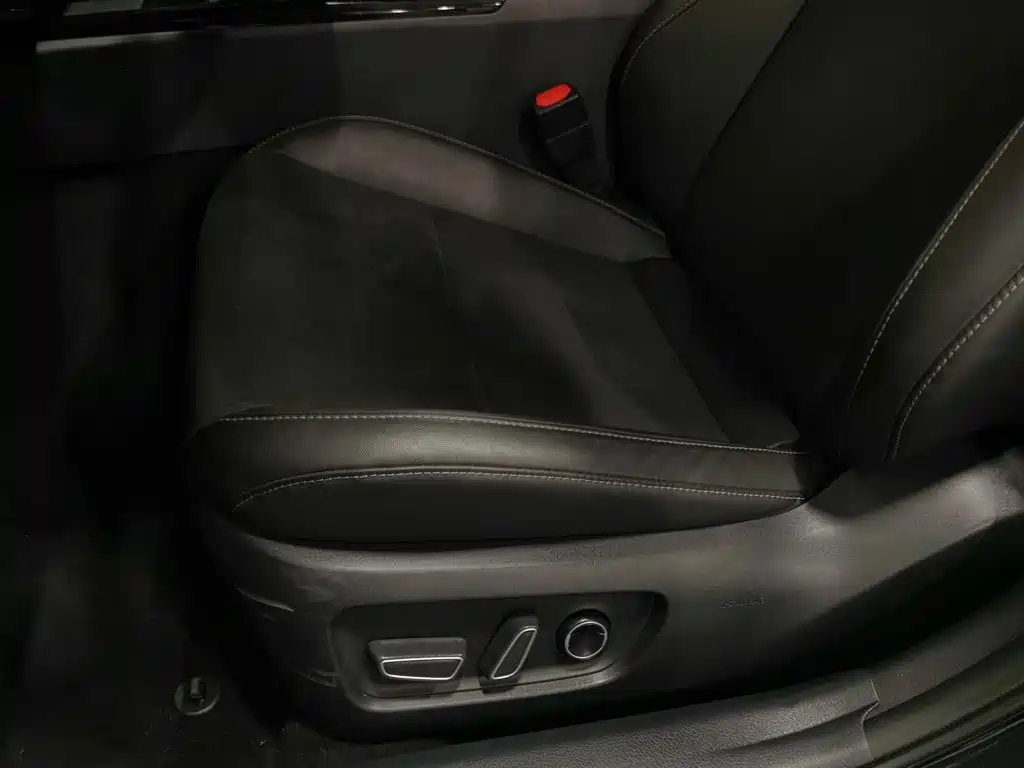 Photo 20 - Toyota Camry