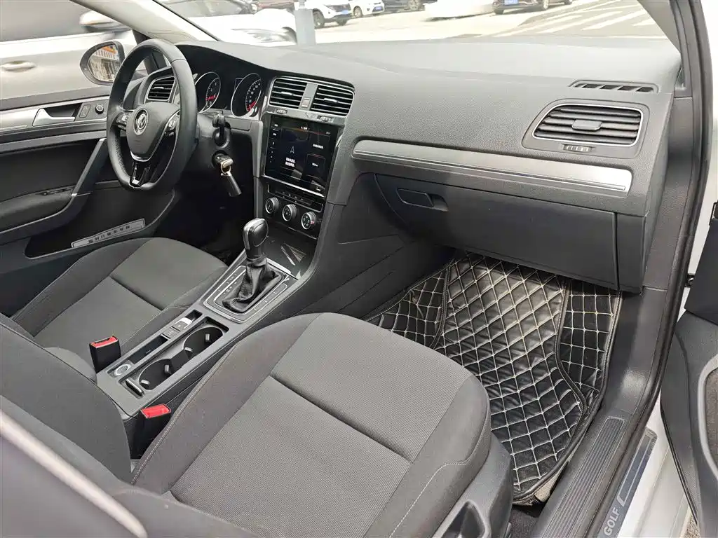 Volkswagen Golf 2020 200TSI DSG Comfort фото 19
