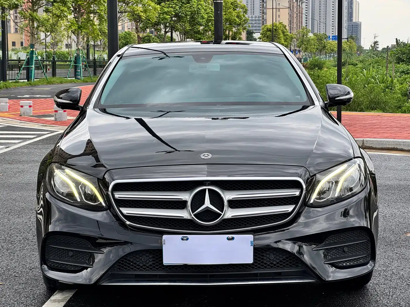 صورة 2 - Mercedes-Benz E-Class