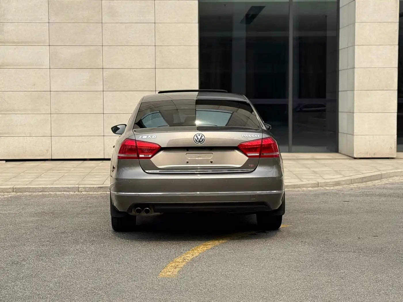 Volkswagen Passat 2015 1.8TSI DSG Ultimate Edition фото 20