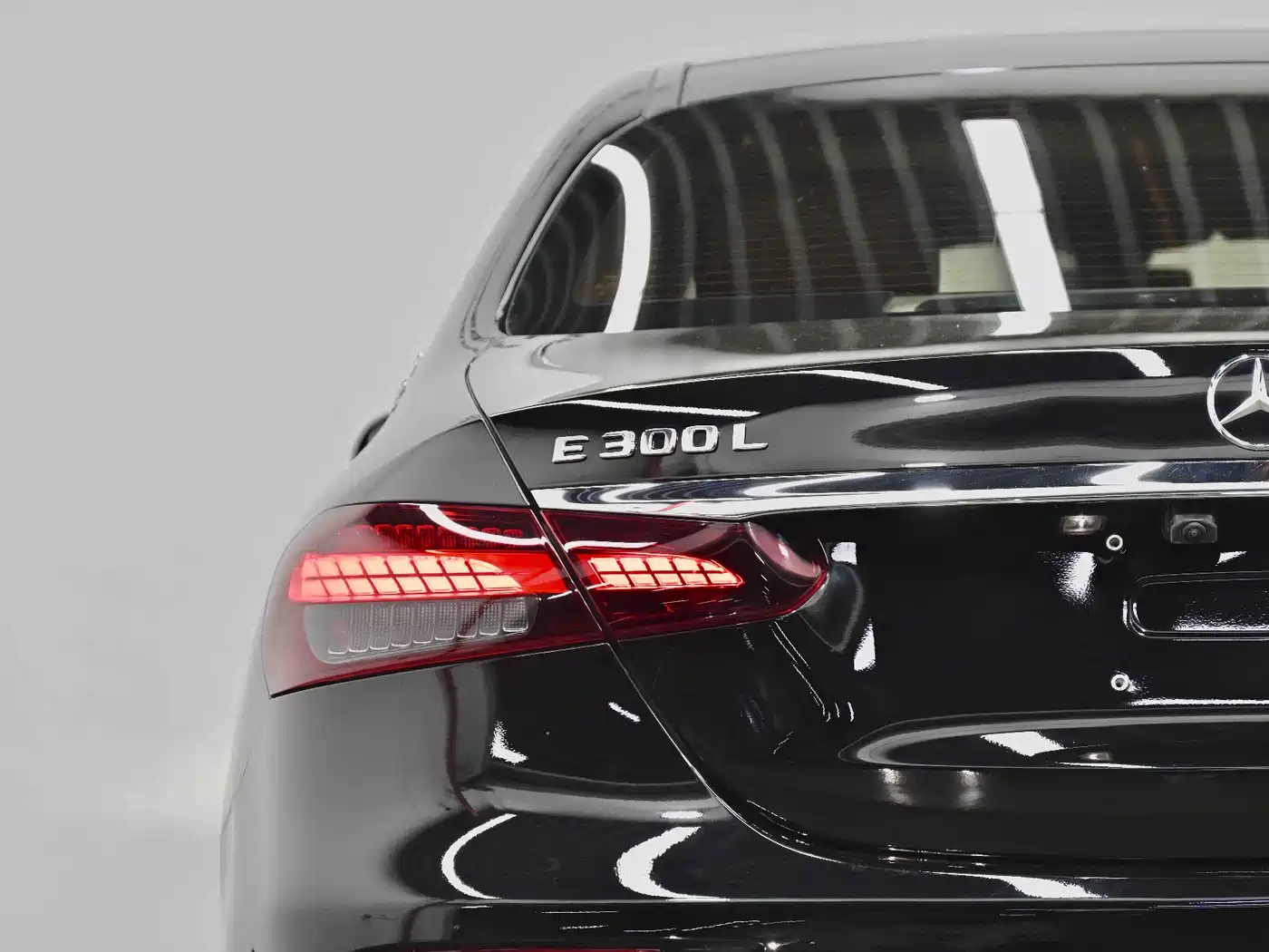 Mercedes-Benz E-Class 2022 E 300 L Fashion фото 31