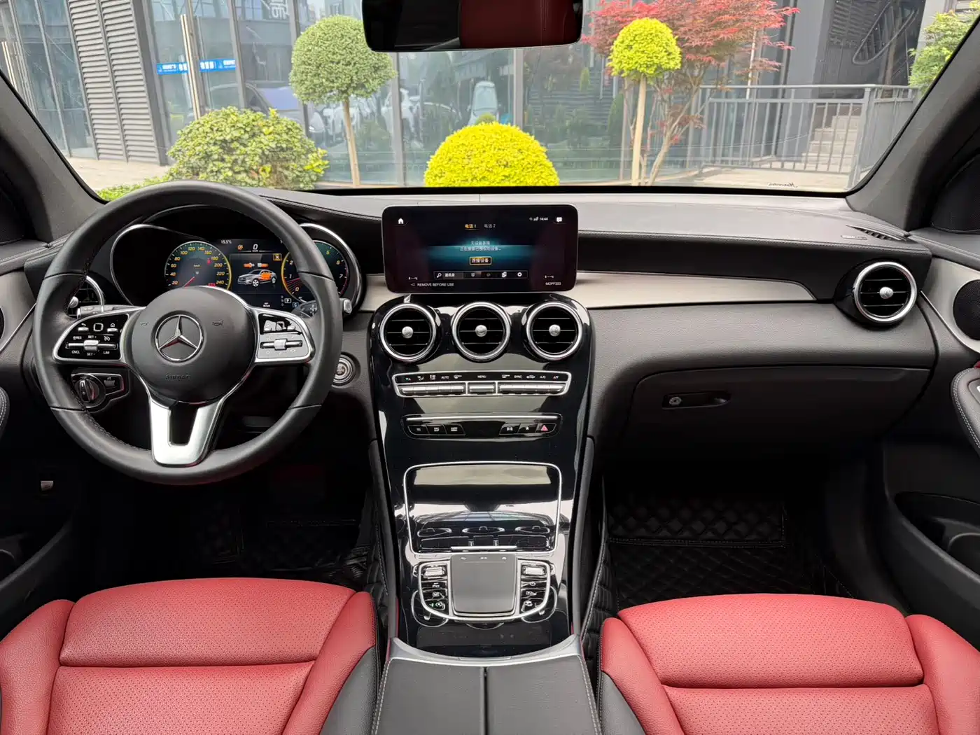 Mercedes-Benz GLC Coupe 2023 Model GLC 260 4MATIC Coupe SUV фото 9