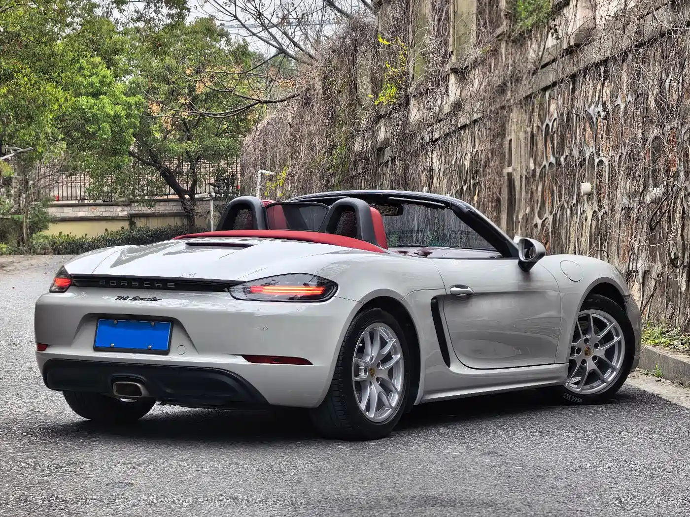 PORSCHE 718