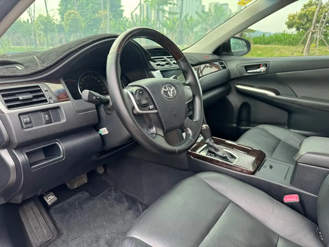 Toyota Camry 2016 2.0G 10th Anniversary Leading Edition фото 10