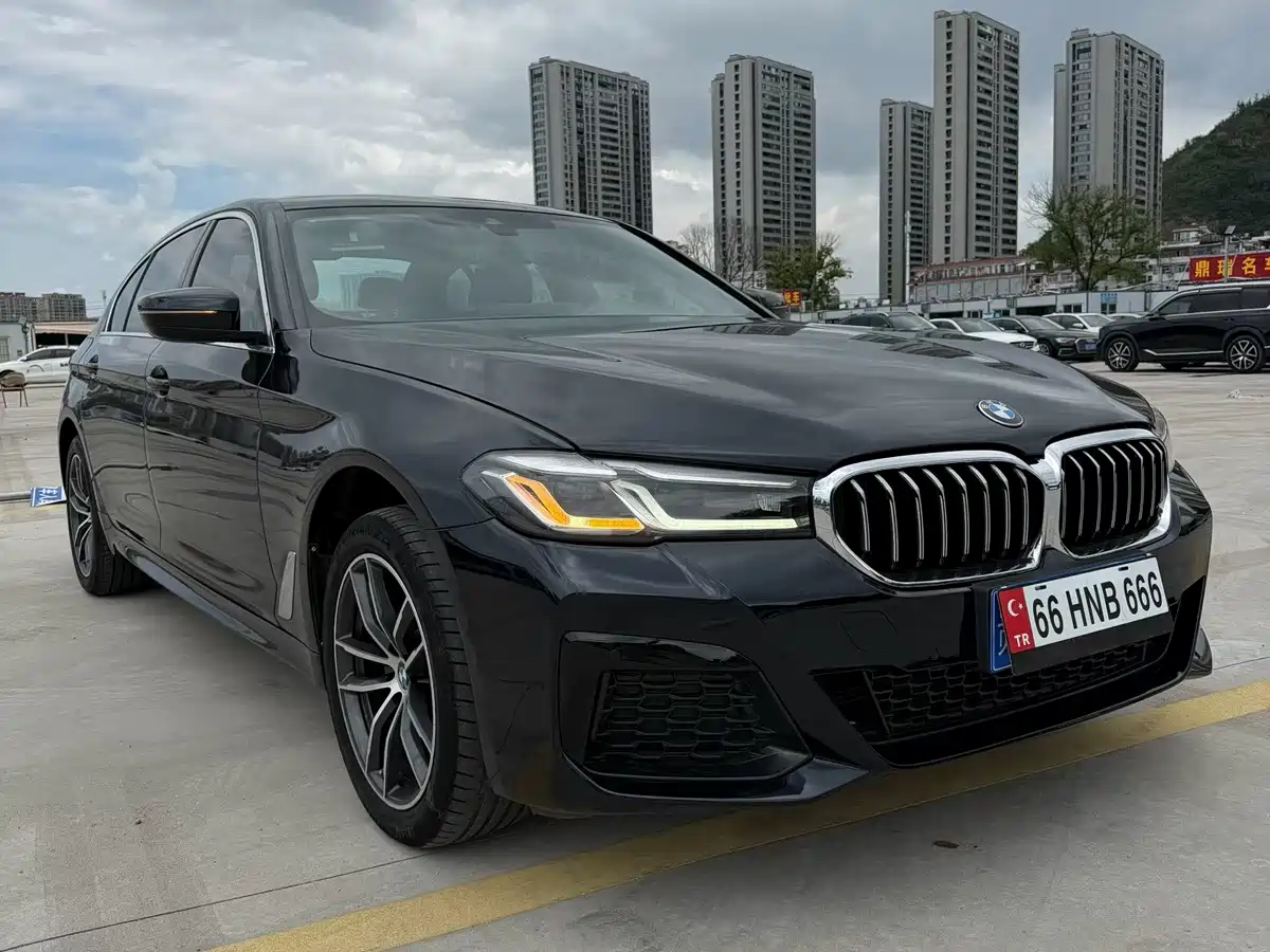 صورة 3 - BMW 5 Series