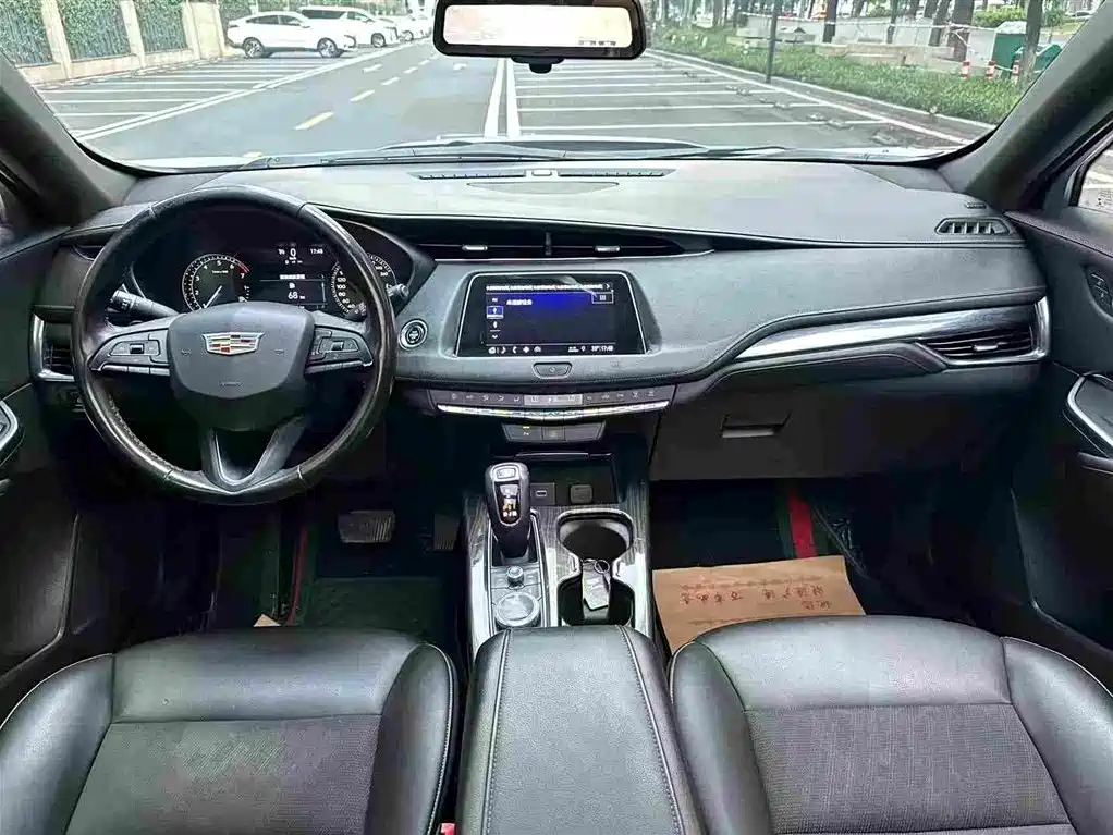 Фото 7 - Cadillac XT4