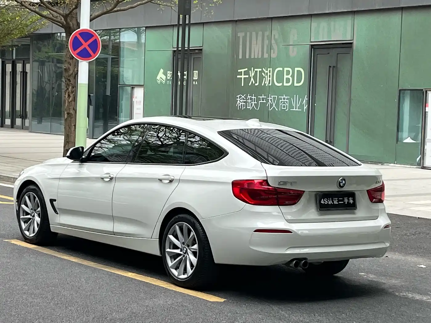 BMW 3 Series GT 2019 320i Fashion Model фото 4