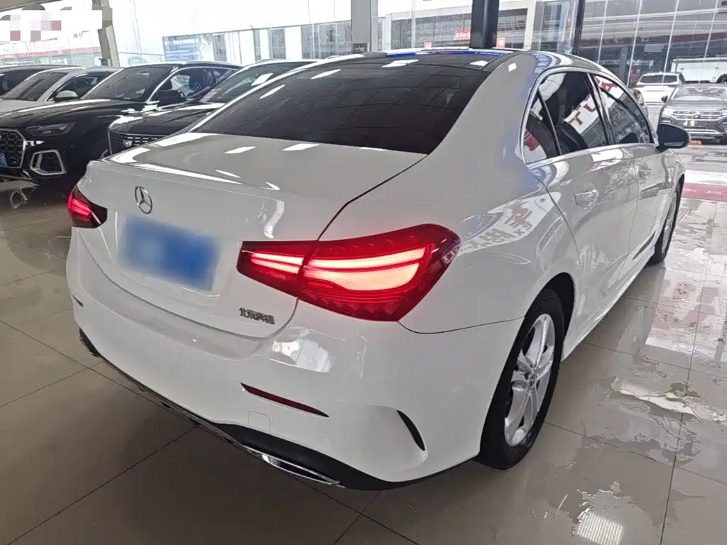 صورة 7 - Mercedes-Benz A-Class