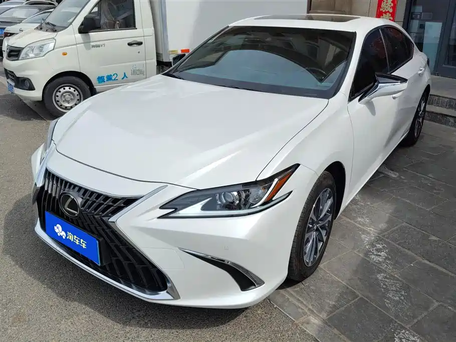 Lexus ES 2024 200 Premium Edition