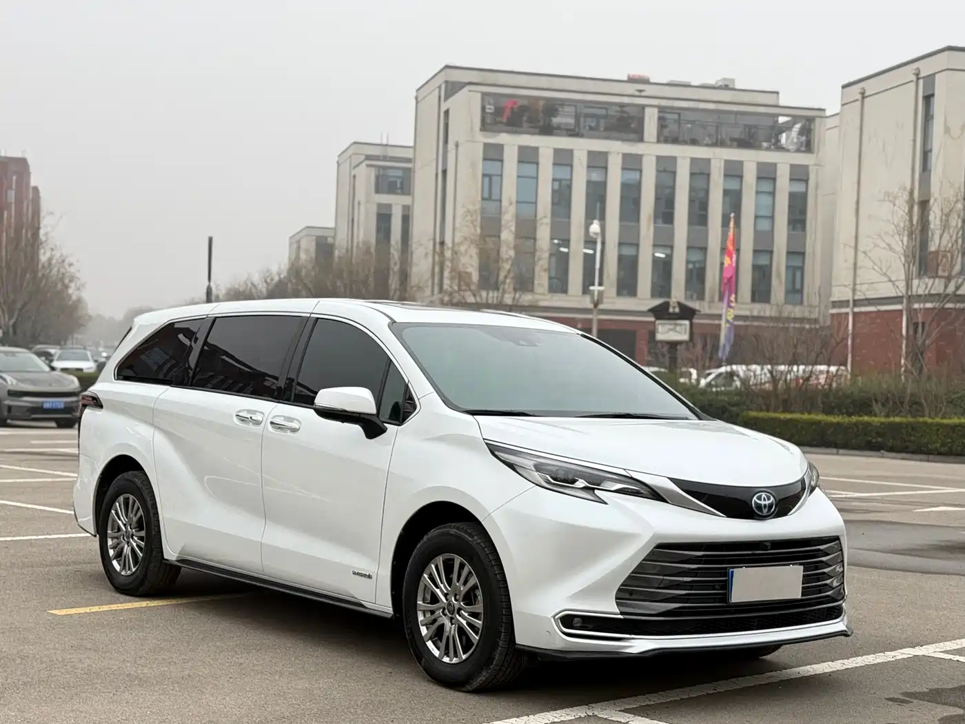 Toyota Sienna 2021 2.5L Hybrid Luxury Edition фото 3