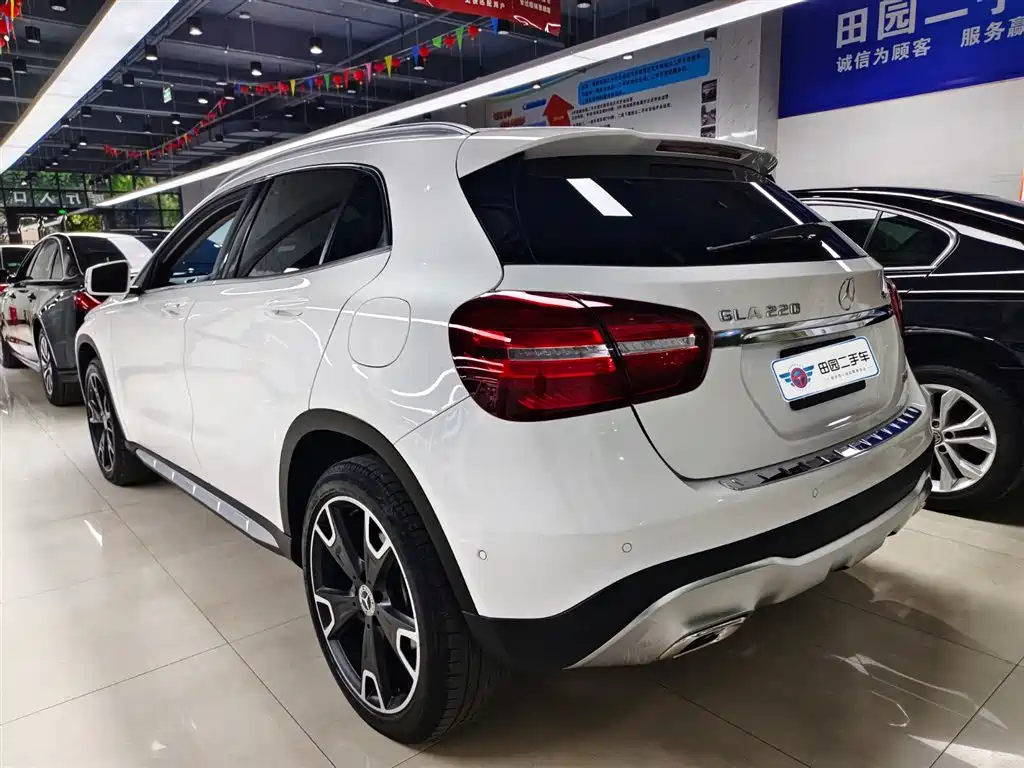 Mercedes-Benz GLA 2017 GLA 220 4MATIC Fashion фото 4