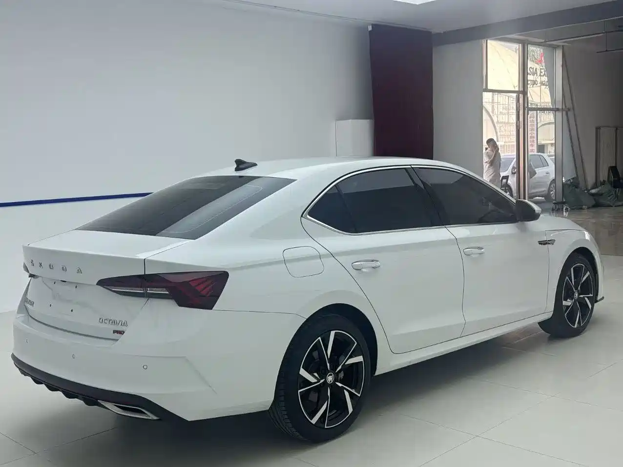 Škoda Octavia 2023 Facelift PRO TSI280 Premium Edition фото 6