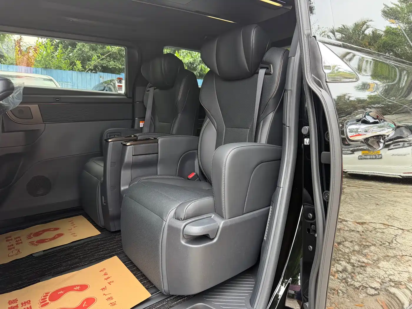 Toyota Alphard 2025 Hybrid 2.5L Prestige Gold Edition фото 5