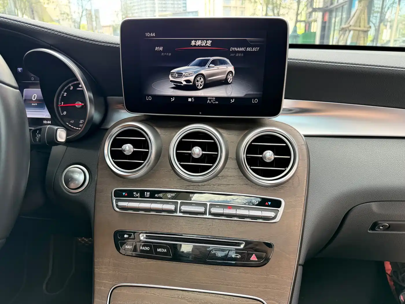 Mercedes-Benz GLC 2016 GLC 300 4MATIC Luxury фото 16