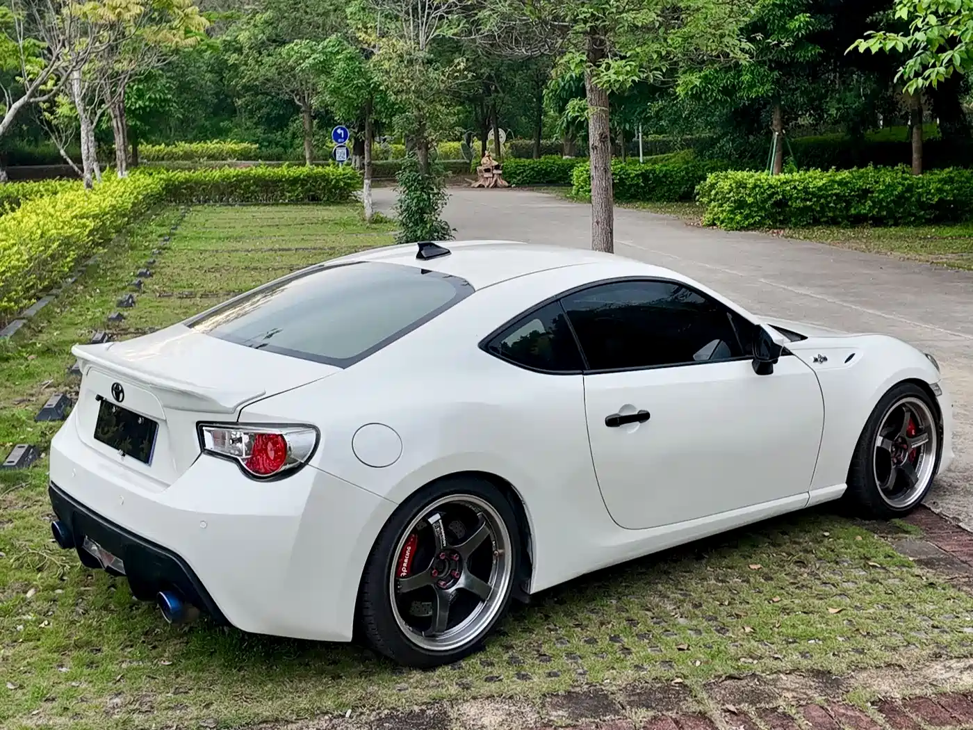 Toyota 86 2013 2.0L Automatic Luxury фото 20