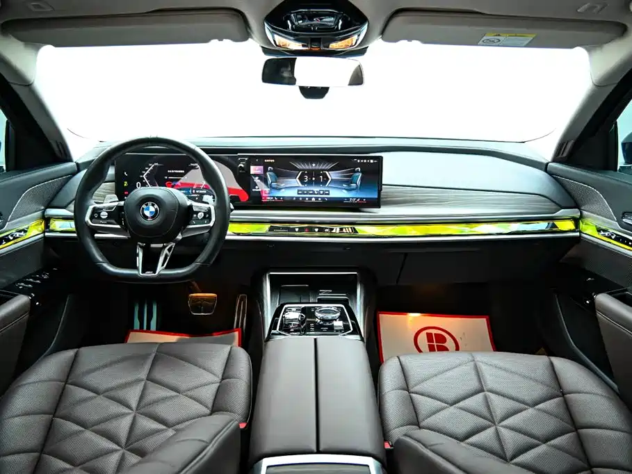 BMW 7 Series 2023 Model 735Li M Sport Package фото 16