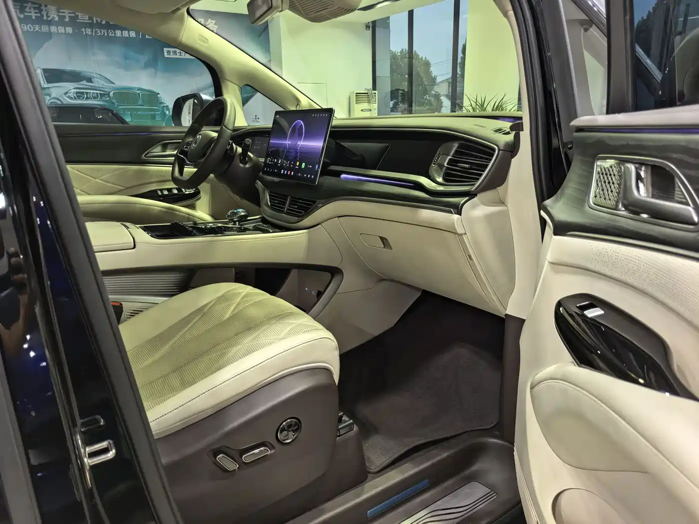 Denza D9 2025 2025 DM-i Smart Drive Edition 1020 AWD Luxury
