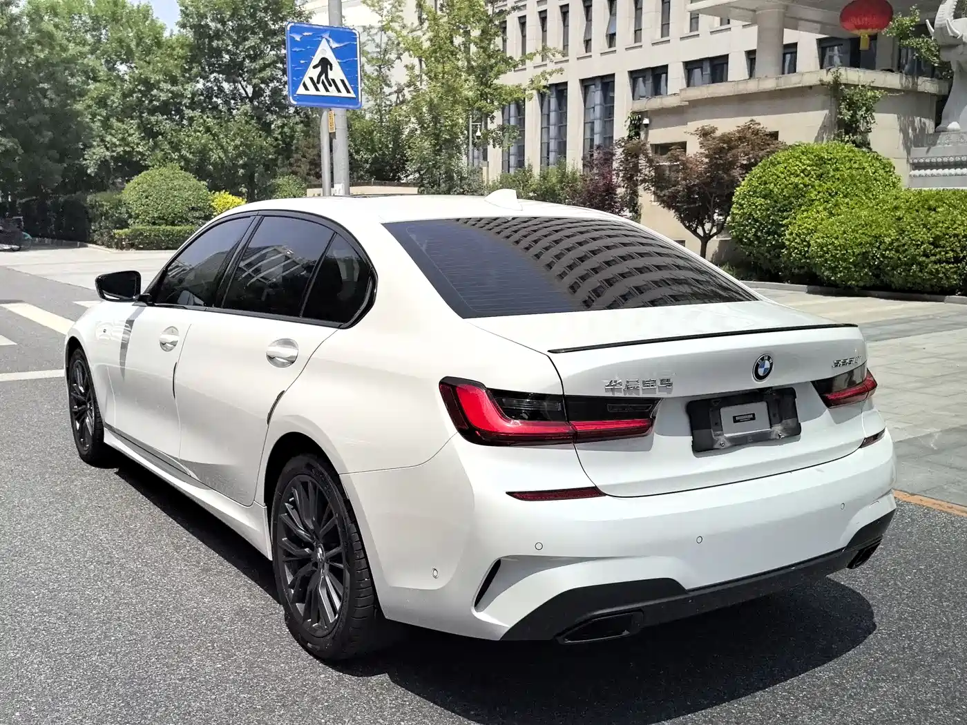 BMW 3 Series 2022 325Li M Sport Shadow Edition фото 3