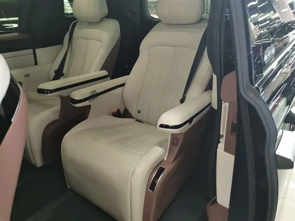 BYD Xia 2025 DM-i 1.5T 180km Surpass Edition фото 14