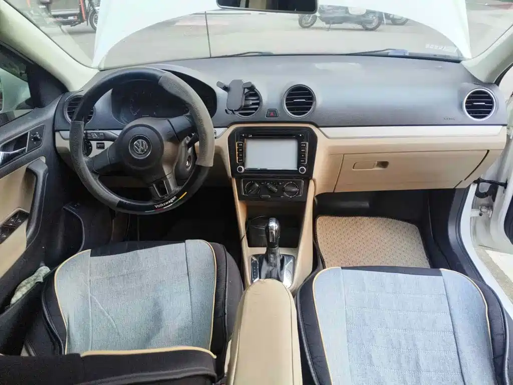 Photo 12 - Volkswagen Jetta