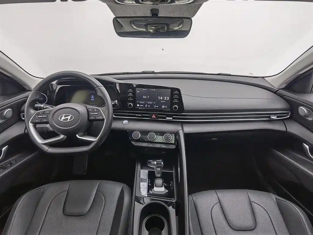 Hyundai Elantra 2023 1.5L CVT GLX Elite Edition фото 5
