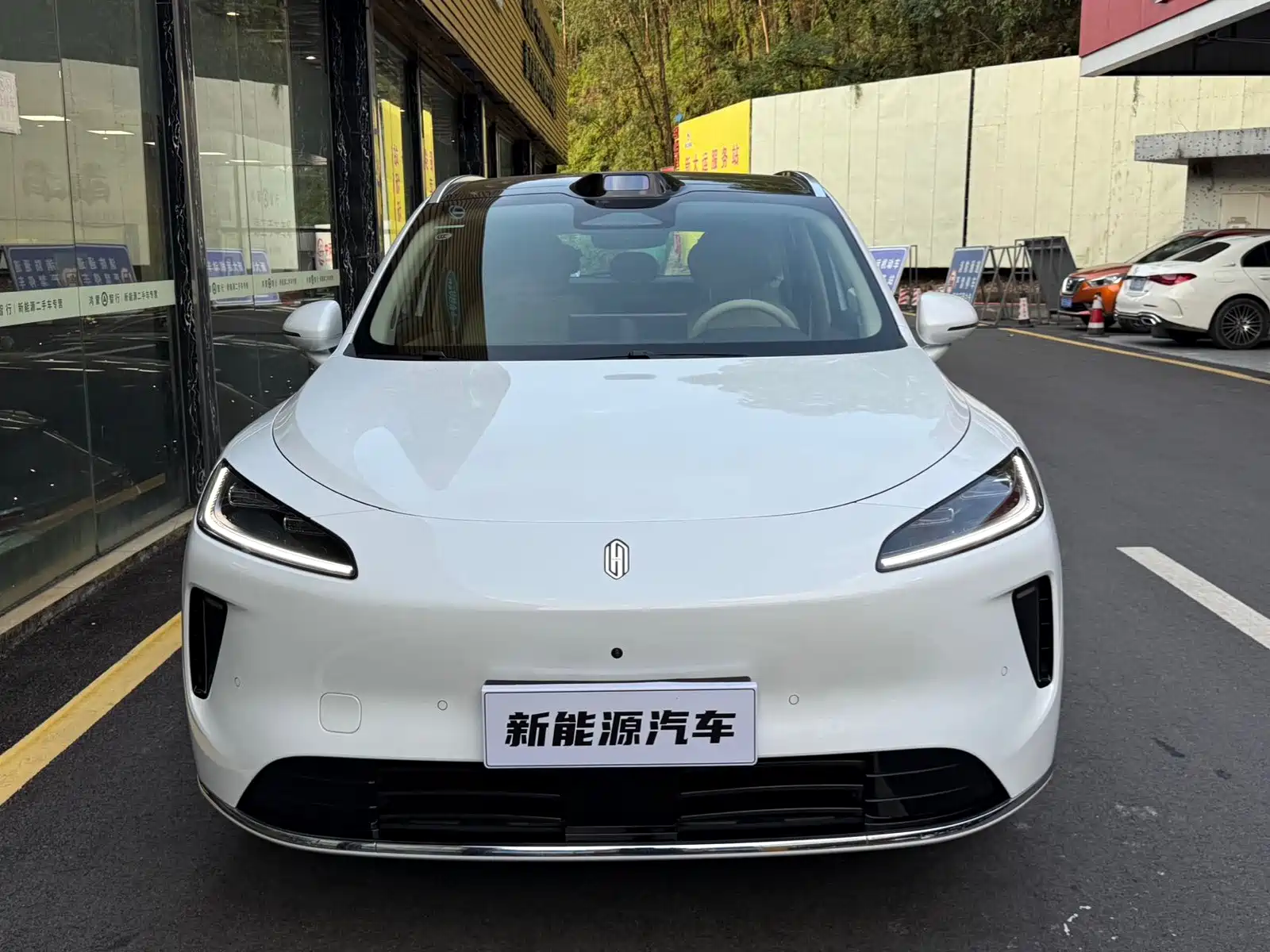 Photo 2 - Shangjie SUV