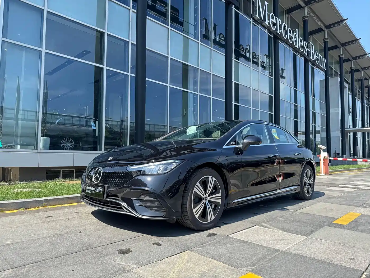 Mercedes-Benz EQE 2025 2025 Model 500 4MATIC Luxury Edition