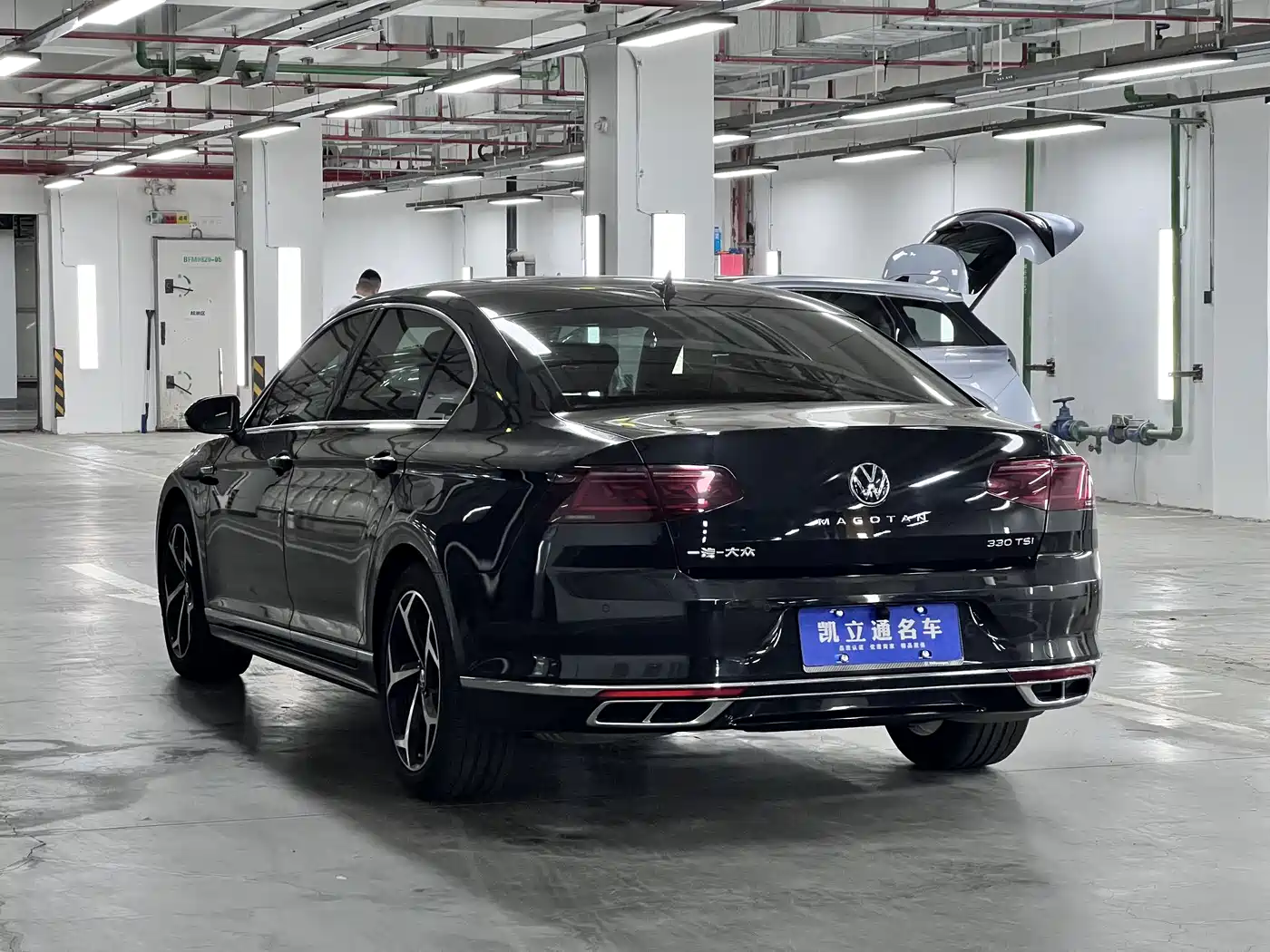 Volkswagen Magotan 2023 Model 2 Million Commemorative Edition 330TSI DSG Luxury фото 5