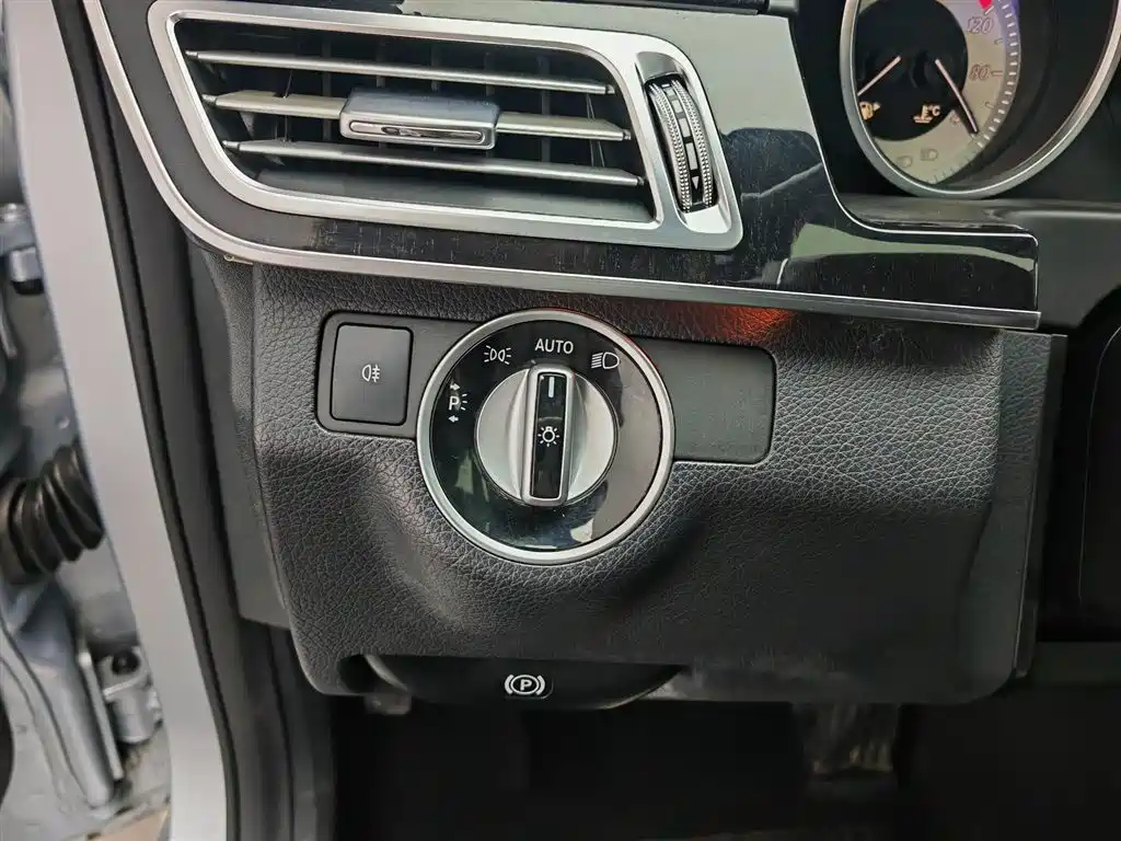 Mercedes-Benz E-Class 2015 E 260 L Sport фото 21