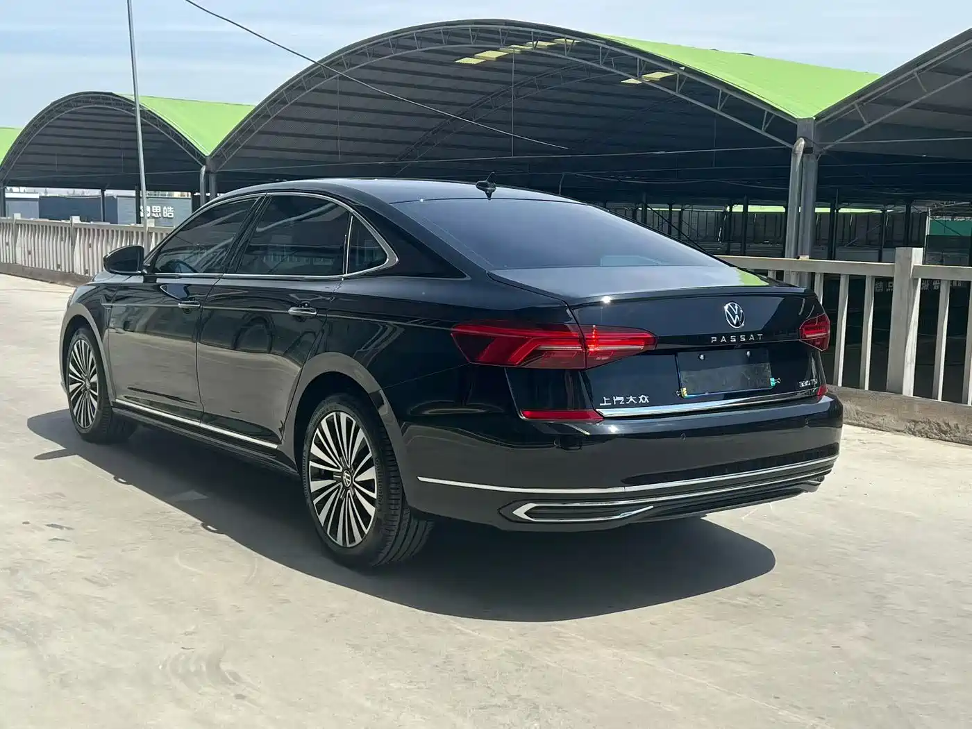 Volkswagen Passat 2021 Model 330TSI Luxury Edition фото 4