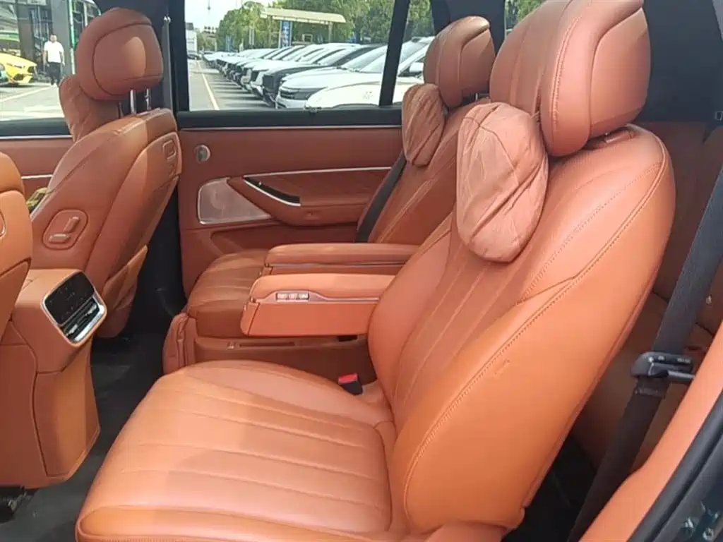 AITO Wenjie AITO M8 2025 Range Extender Max+ Edition 53.4kWh 5-seater фото 17