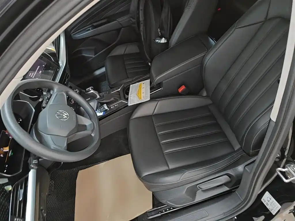 Volkswagen Passat 2023 280TSI Business Edition фото 15