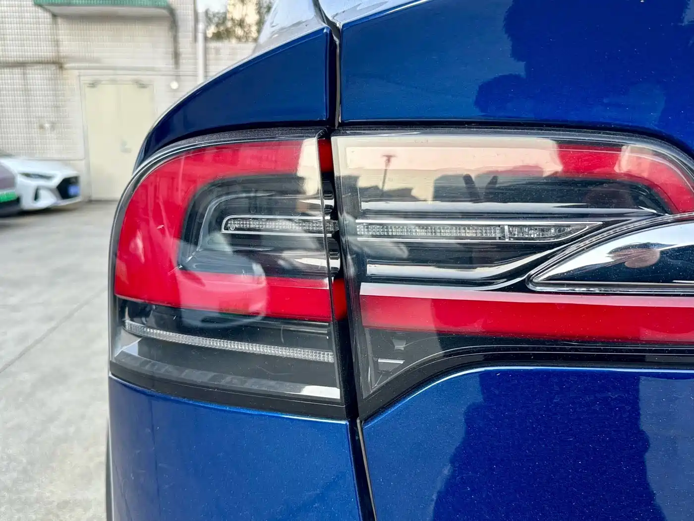 TESLA MODEL X