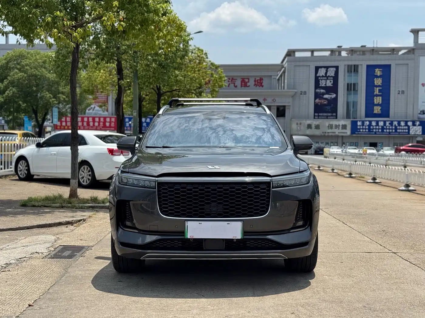 Фото 2 - Li Auto Li ONE