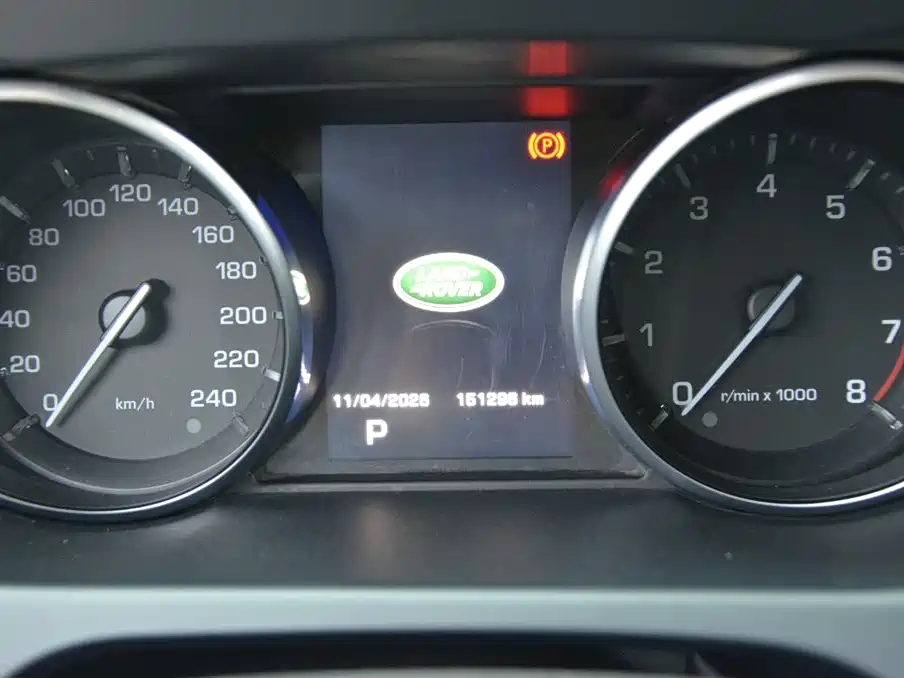 Land Rover Discovery Sport 2016 2.0T HSE фото 12