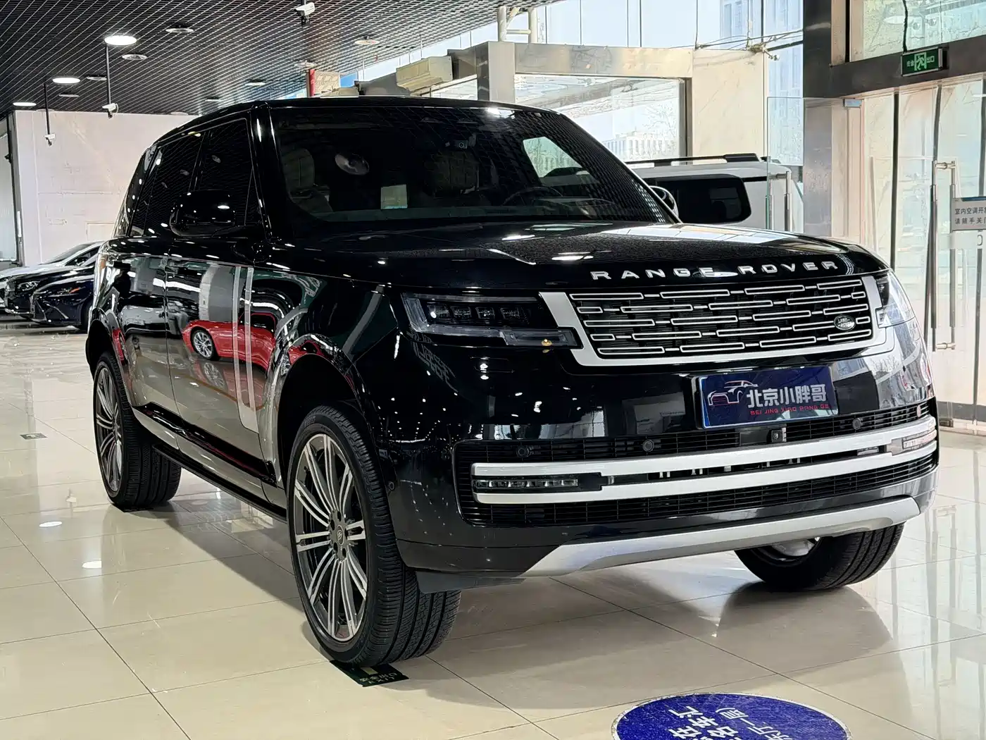 Land Rover Range Rover 2024 3.0 L6 400PS Genesis Extended фото 3