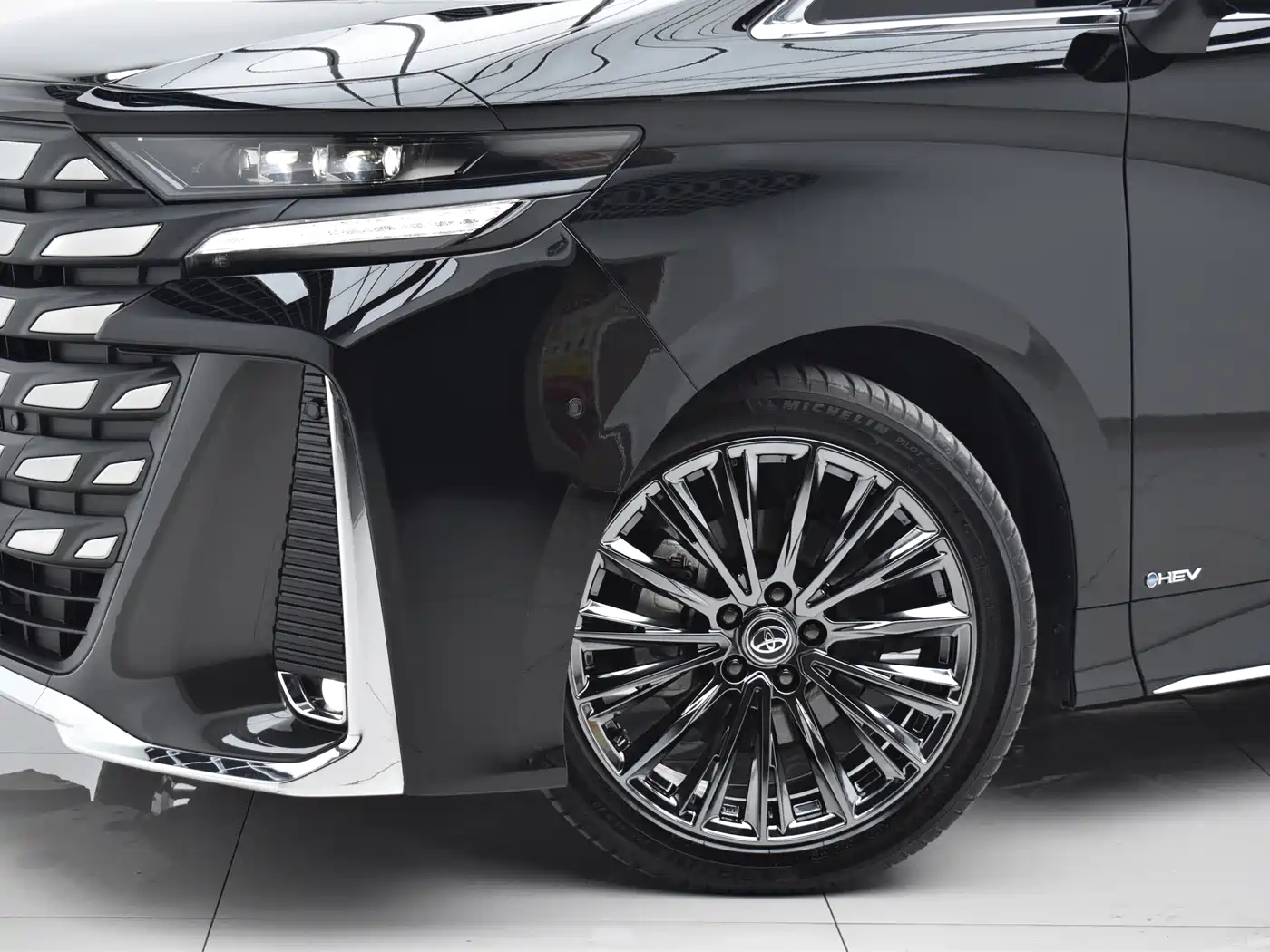 Toyota Vellfire 2024 Crown Hybrid 2.5L Executive Premium Edition фото 5