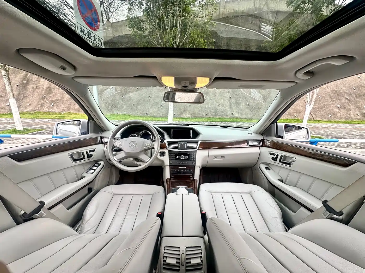 Mercedes-Benz E-Class 2012 E 300 L Elegance Model фото 36