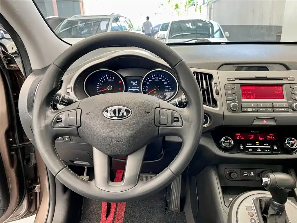 Kia Sportage 2015 2.0L Automatic 2WD DLX фото 13