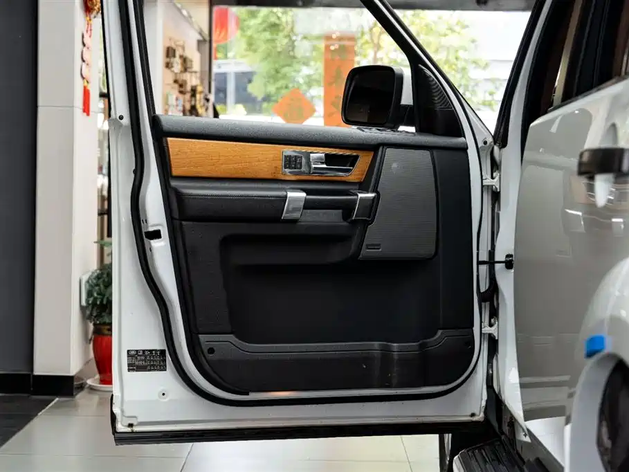 Land Rover Discovery 2012 3.0 SDV6 HSE Diesel фото 12