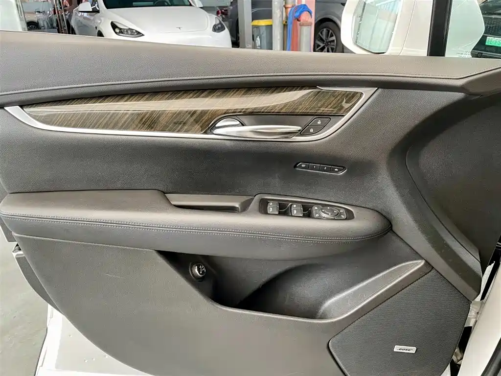 Cadillac XT5 2016 28T AWD Luxury Model фото 16